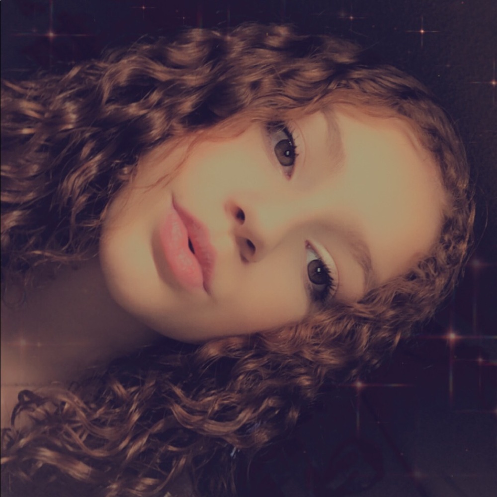 Meet your Posher, Kayla